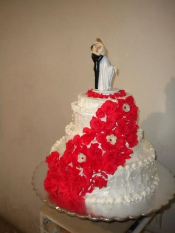 Pastel de Bodas con Pétalos de Fondant